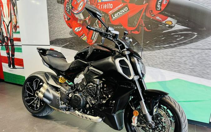 2025 Ducati Diavel V4 Thrilling Black