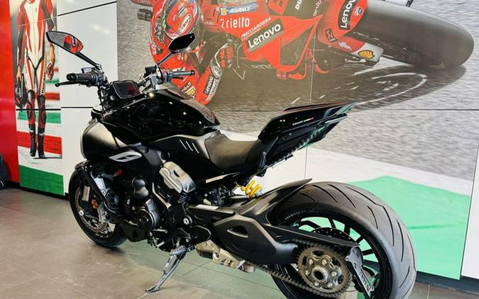 2025 Ducati Diavel V4 Thrilling Black