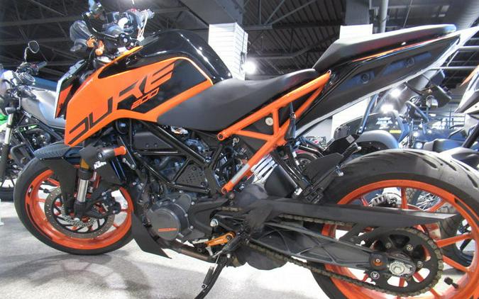 2023 KTM 200 Duke