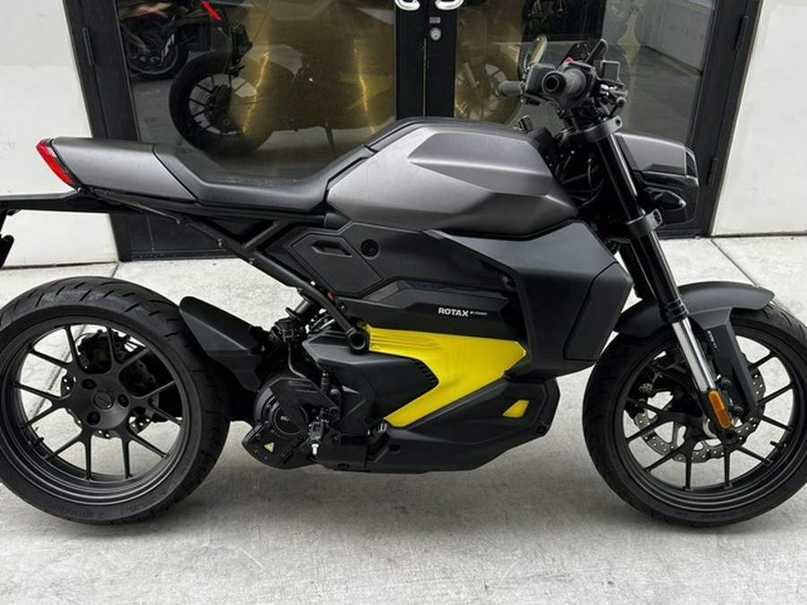 2025 Can-Am Pulse Carbon Black