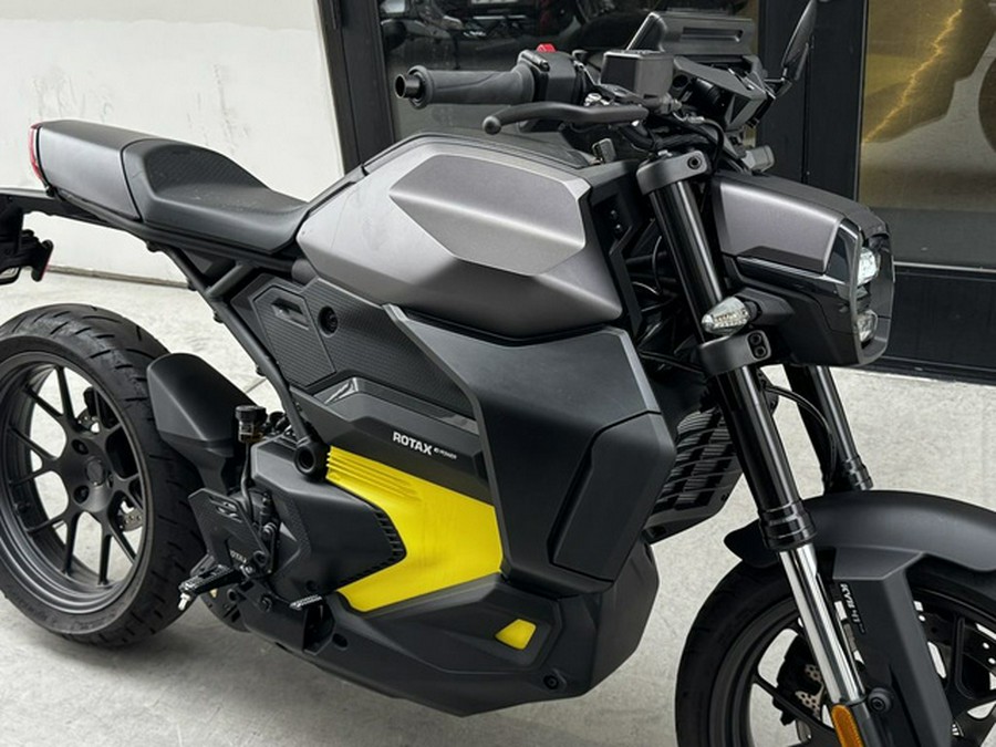 2025 Can-Am Pulse Carbon Black