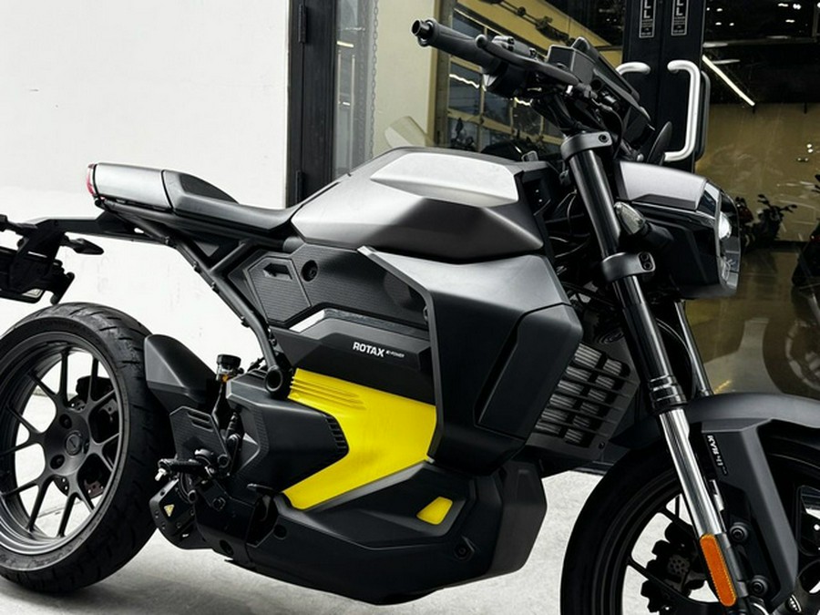 2025 Can-Am Pulse Carbon Black