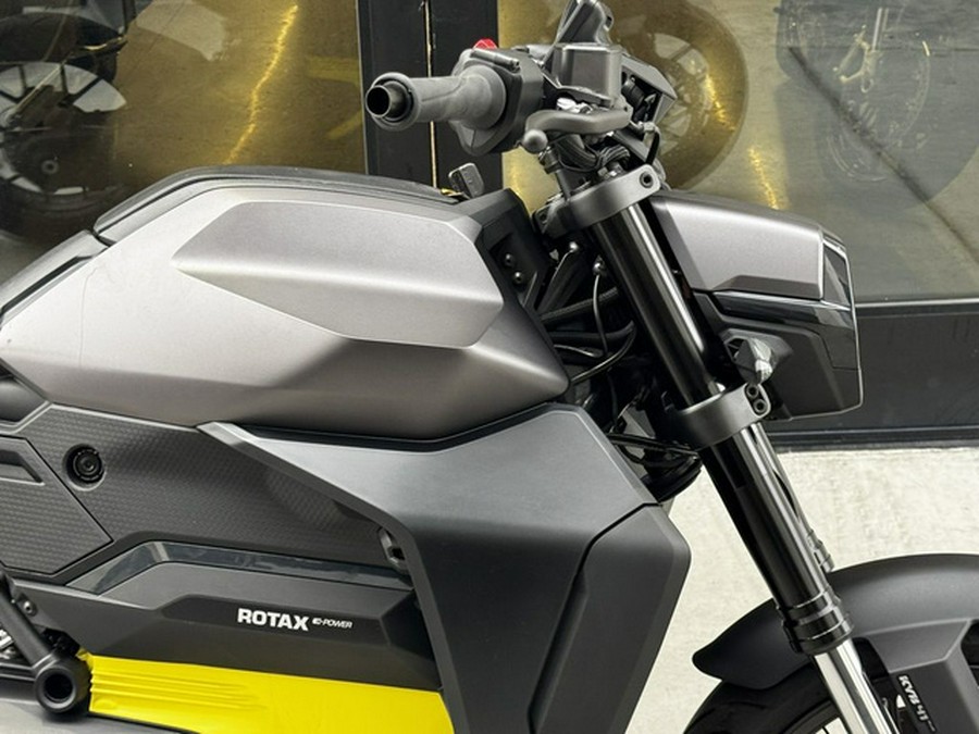 2025 Can-Am Pulse Carbon Black