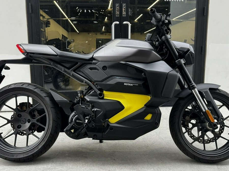 2025 Can-Am Pulse Carbon Black