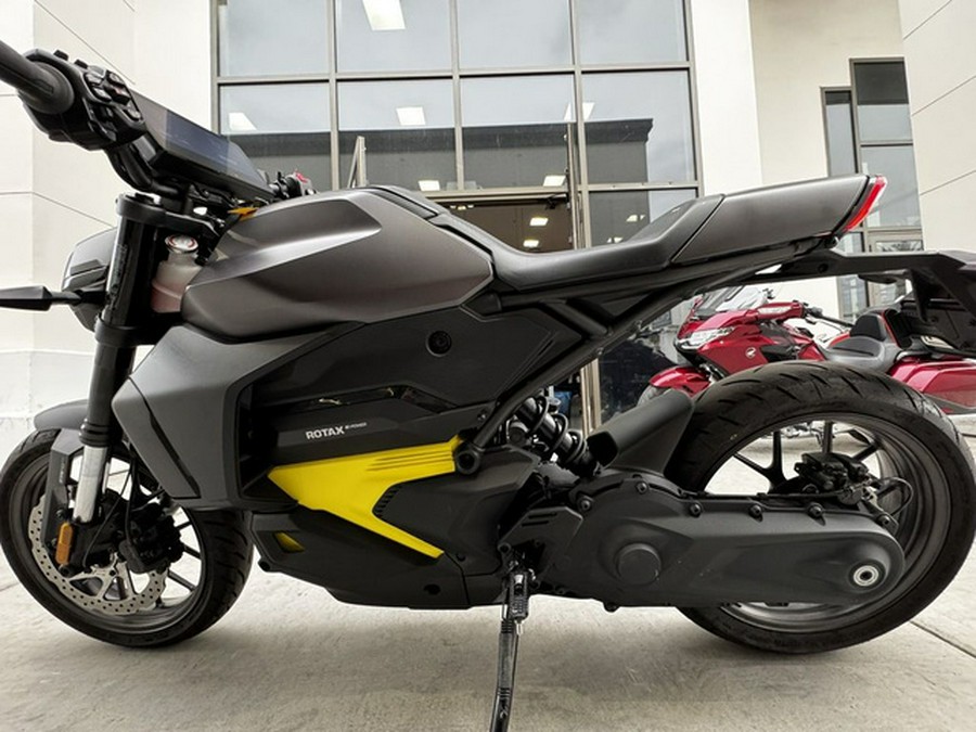 2025 Can-Am Pulse Carbon Black