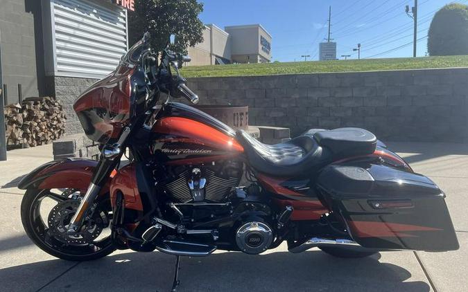 2017 Harley-Davidson® FLHXSE - CVO™ Street Glide®