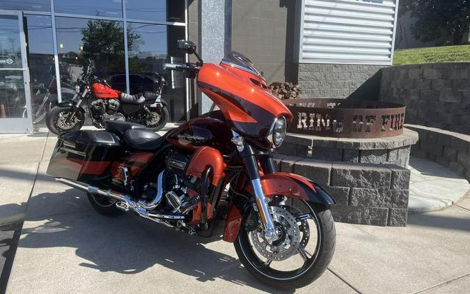 2017 Harley-Davidson® FLHXSE - CVO™ Street Glide®