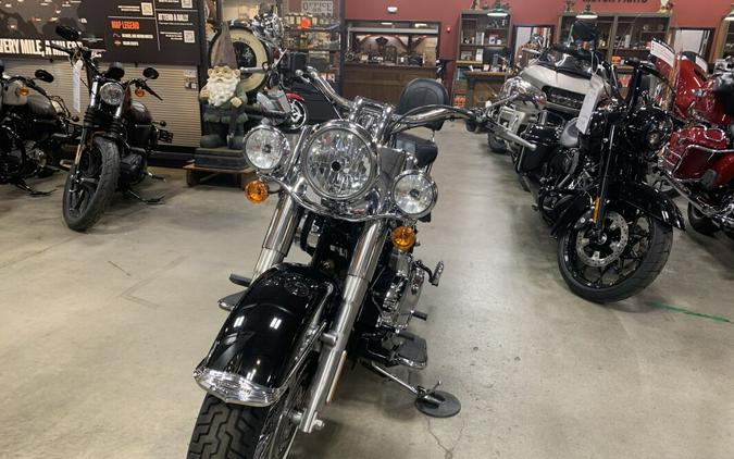 2013 Harley-Davidson® Softail® Deluxe Vivid Black