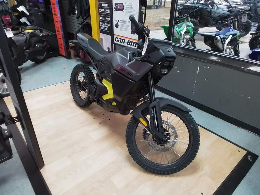 2025 Can-Am® Origin Carbon Black