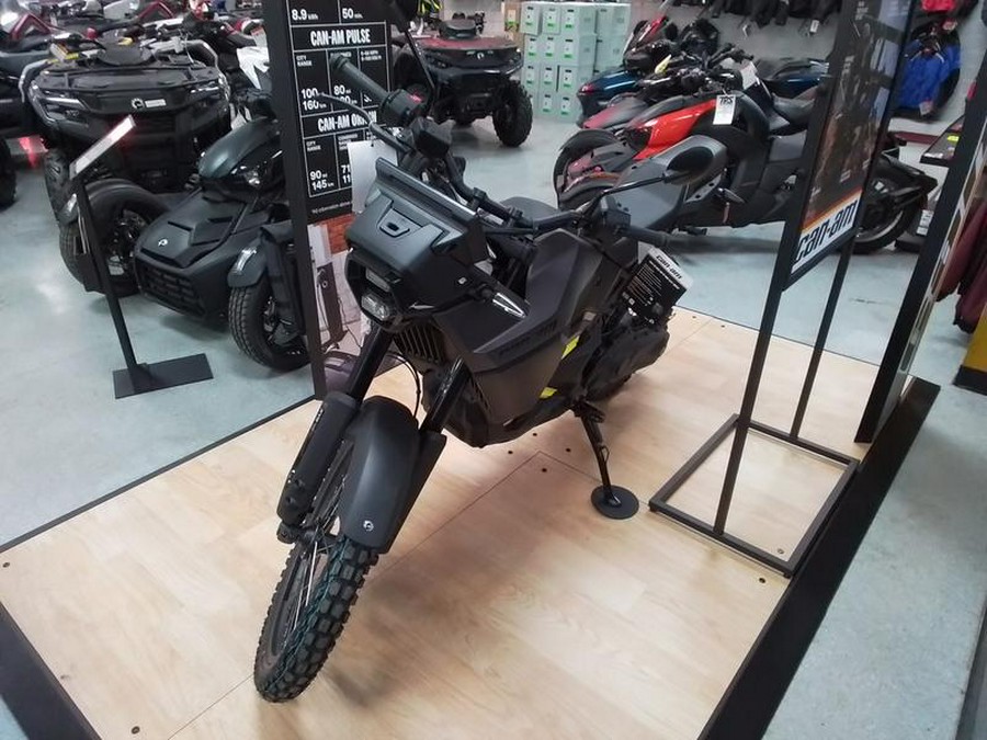 2025 Can-Am® Origin Carbon Black