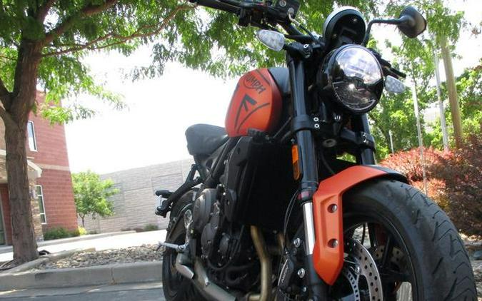 2023 Triumph Trident 660 Matte Baja Orange / Matte Storm Grey