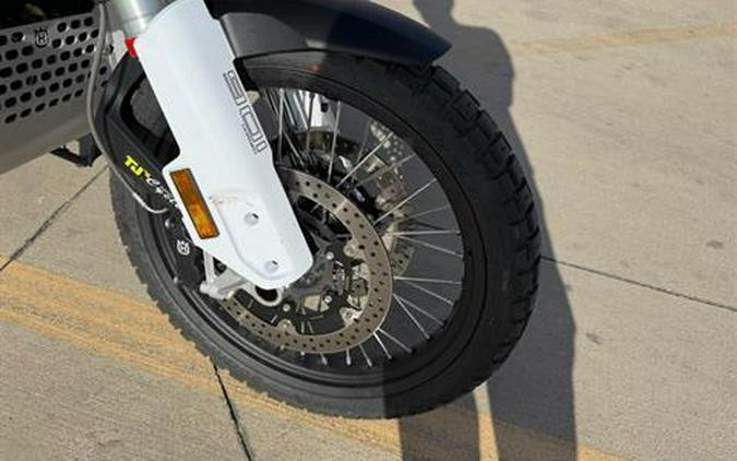 2025 Husqvarna Norden 901 Expedition