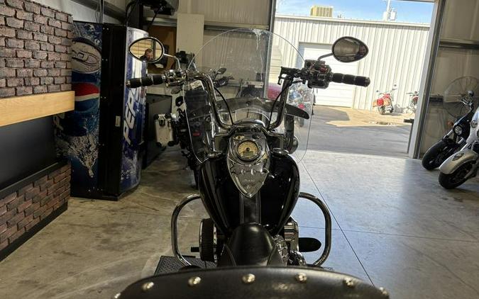 2015 Indian Motorcycle® Chief® Classic Thunder Black