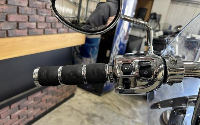 2015 Indian Motorcycle® Chief® Classic Thunder Black