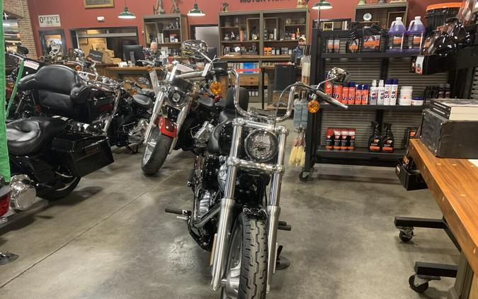 2024 Harley-Davidson® Softail® Standard Vivid Black