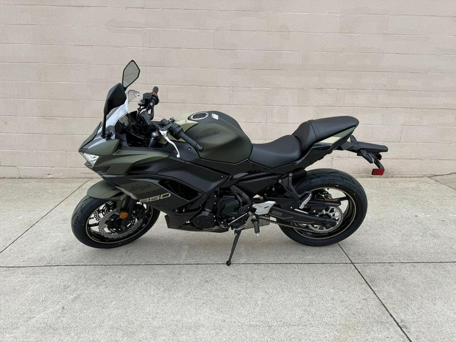 2024 Kawasaki Ninja® 650 ABS Metallic Covert Green/Metallic Spark Black