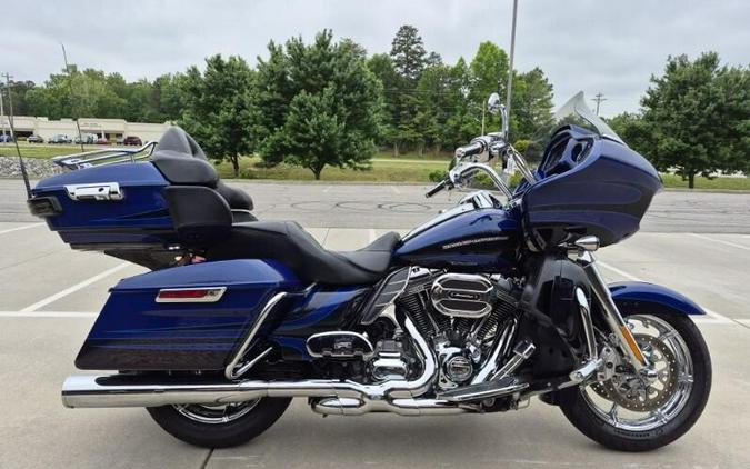 2015 Harley-Davidson® CVO™ Road Glide® Ultra Abyss Blue Crushed Sapphire