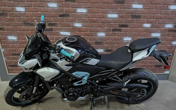 2025 Kawasaki Z900 ABS Galaxy Silver/Metallic Spark Black