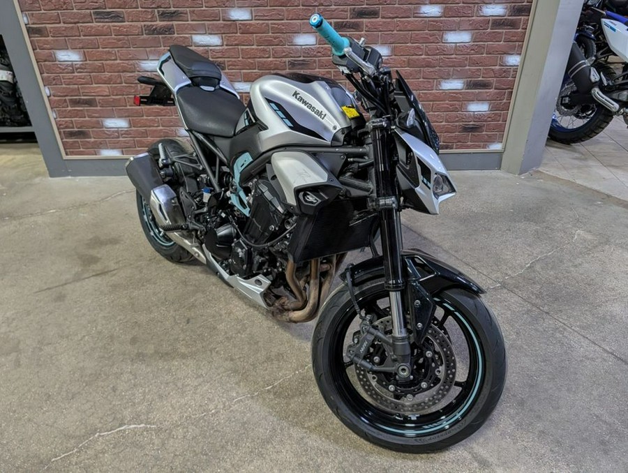 2025 Kawasaki Z900 ABS Galaxy Silver/Metallic Spark Black