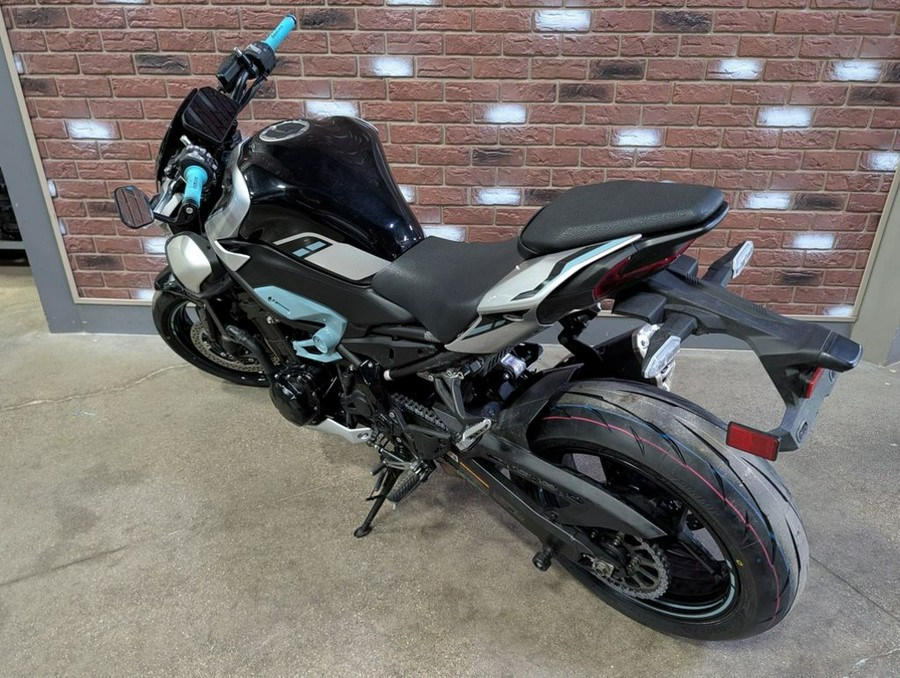 2025 Kawasaki Z900 ABS Galaxy Silver/Metallic Spark Black