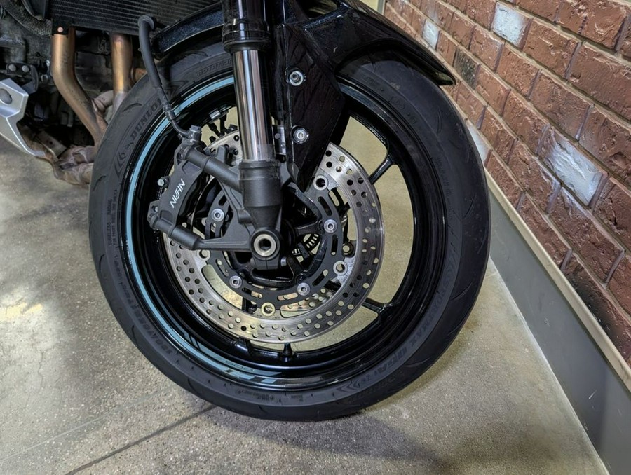 2025 Kawasaki Z900 ABS Galaxy Silver/Metallic Spark Black