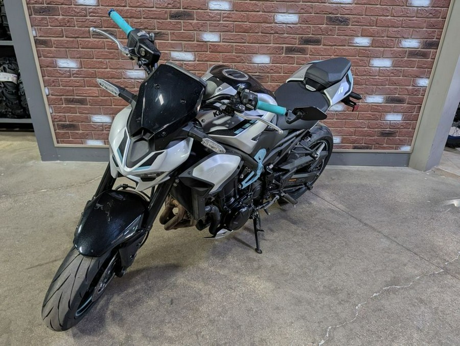 2025 Kawasaki Z900 ABS Galaxy Silver/Metallic Spark Black