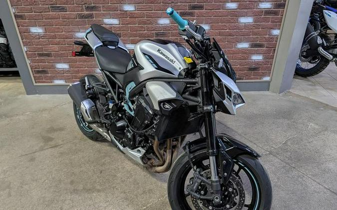 2025 Kawasaki Z900 ABS Galaxy Silver/Metallic Spark Black