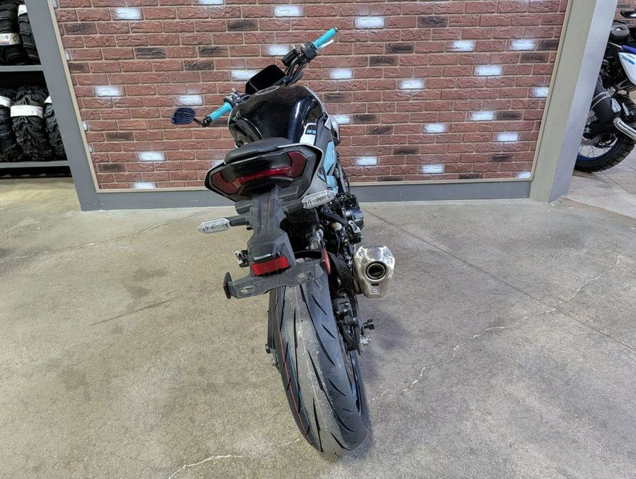 2025 Kawasaki Z900 ABS Galaxy Silver/Metallic Spark Black