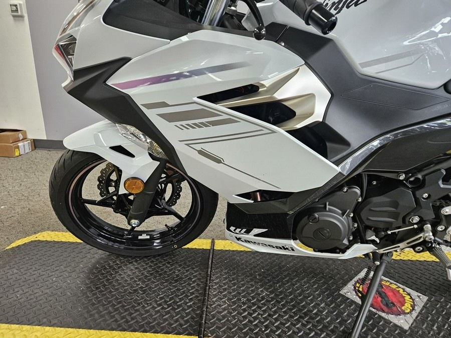 2023 Kawasaki Ninja® 400 Base