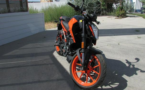 2023 KTM Duke 200
