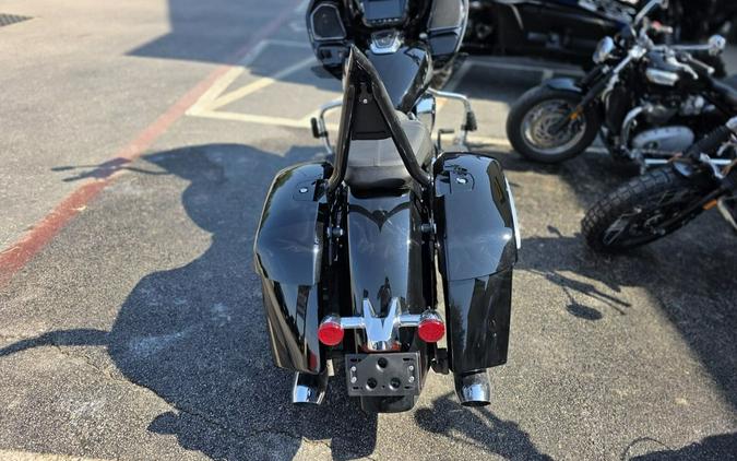 2023 Indian Motorcycle® Challenger® Limited Black Metallic