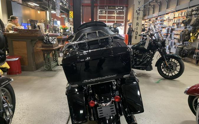 2010 Harley-Davidson® Street Glide® Vivid Black with Detachable Tour Pack