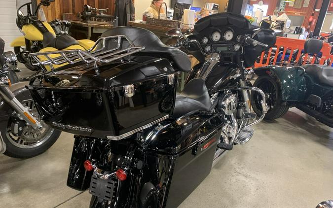 2010 Harley-Davidson® Street Glide® Vivid Black with Detachable Tour Pack