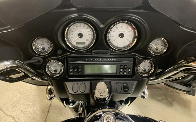 2010 Harley-Davidson® Street Glide® Vivid Black with Detachable Tour Pack