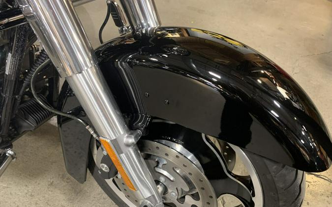 2010 Harley-Davidson® Street Glide® Vivid Black with Detachable Tour Pack