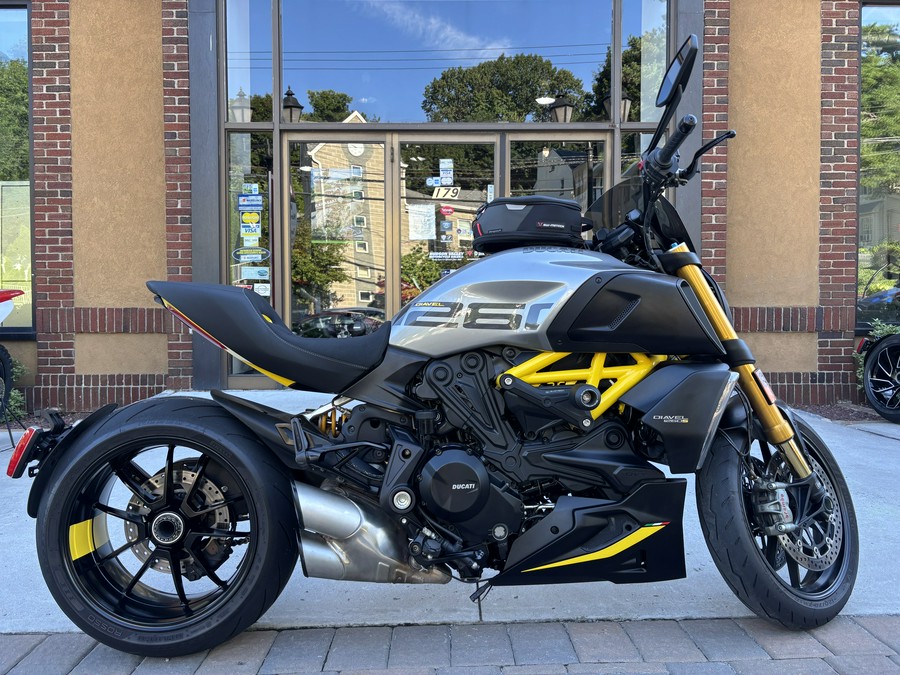 2022 Ducati Diavel 1260 S Black and Steel - 3800U