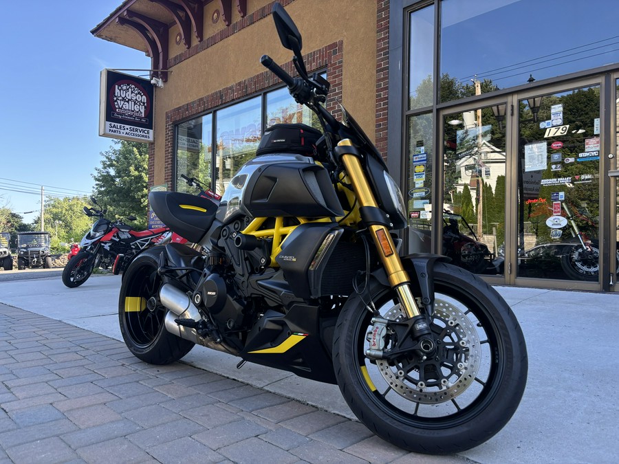 2022 Ducati Diavel 1260 S Black and Steel - 3800U