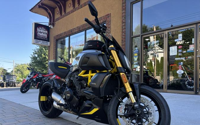2022 Ducati Diavel 1260 S Black and Steel - 3800U