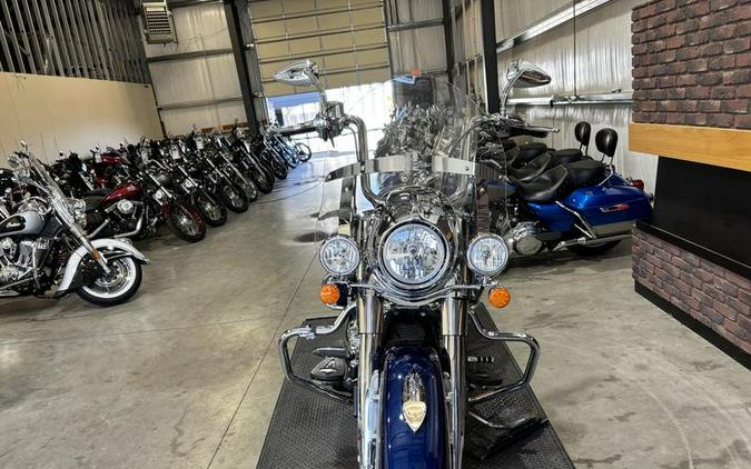 2017 Indian Motorcycle® Springfield™ Blue Sapphire Over Star Silver