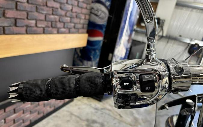 2017 Indian Motorcycle® Springfield™ Blue Sapphire Over Star Silver