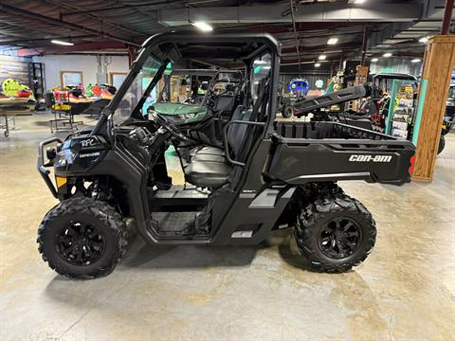 2023 Can-Am Defender DPS HD9