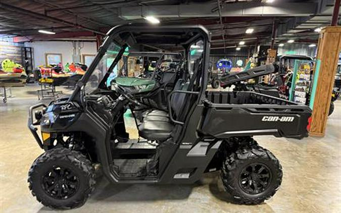 2023 Can-Am Defender DPS HD9