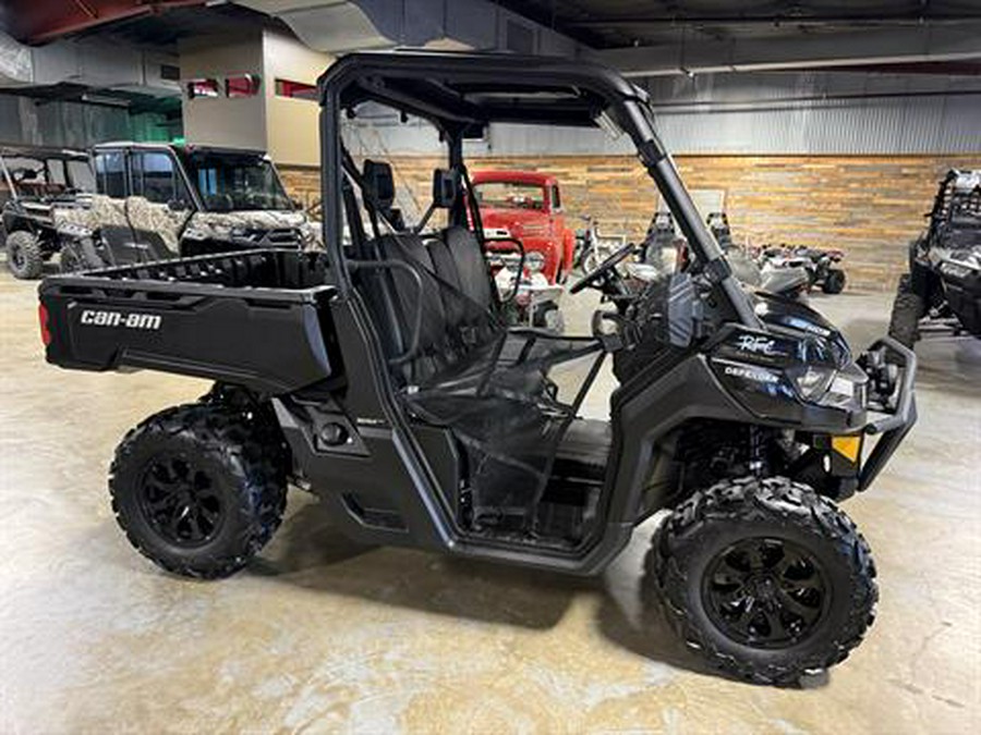 2023 Can-Am Defender DPS HD9