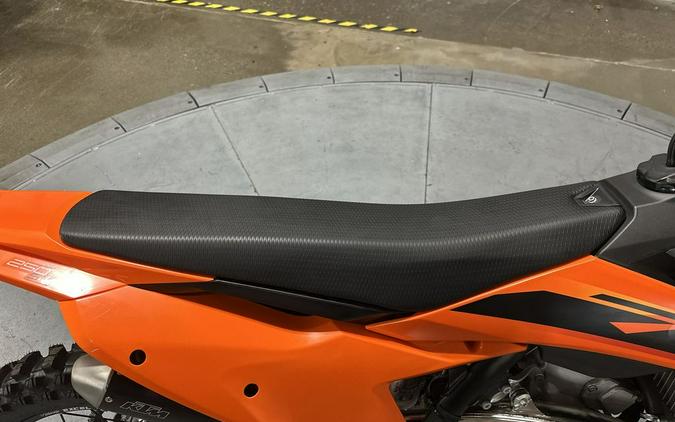 2025 KTM SX 250