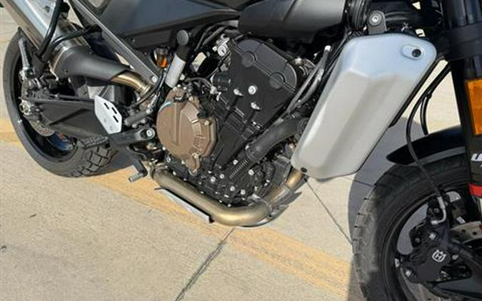 2025 Husqvarna Svartpilen 801