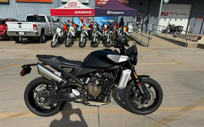 2025 Husqvarna Svartpilen 801