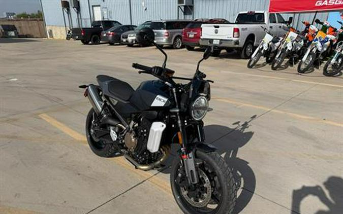 2025 Husqvarna Svartpilen 801