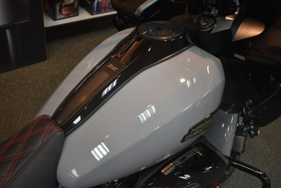 FLTRX 2025 Road Glide™