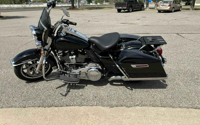 2022 Road King Police Vivid Black