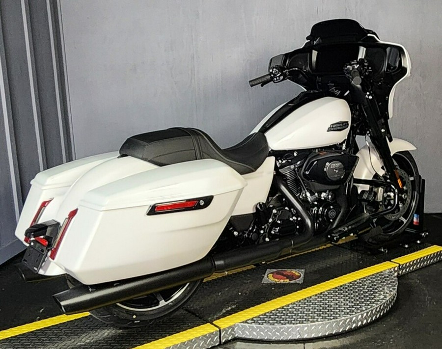 2024 Harley-Davidson Street Glide® FLHX WHITE ONYX PEARL